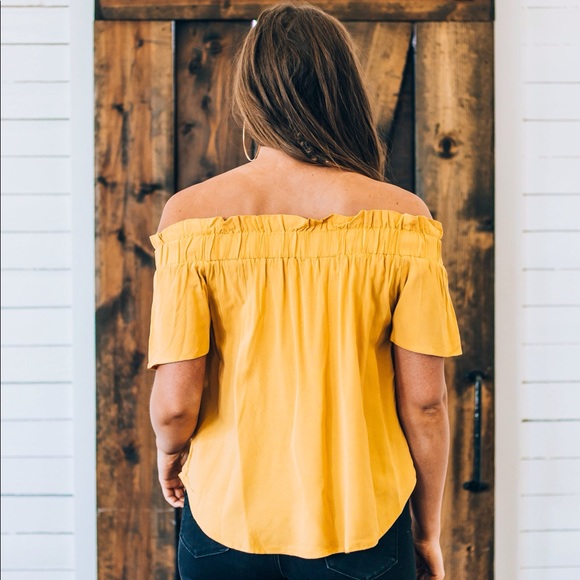 Off Shoulder Ruffle Hem Top - Picture 5 of 6